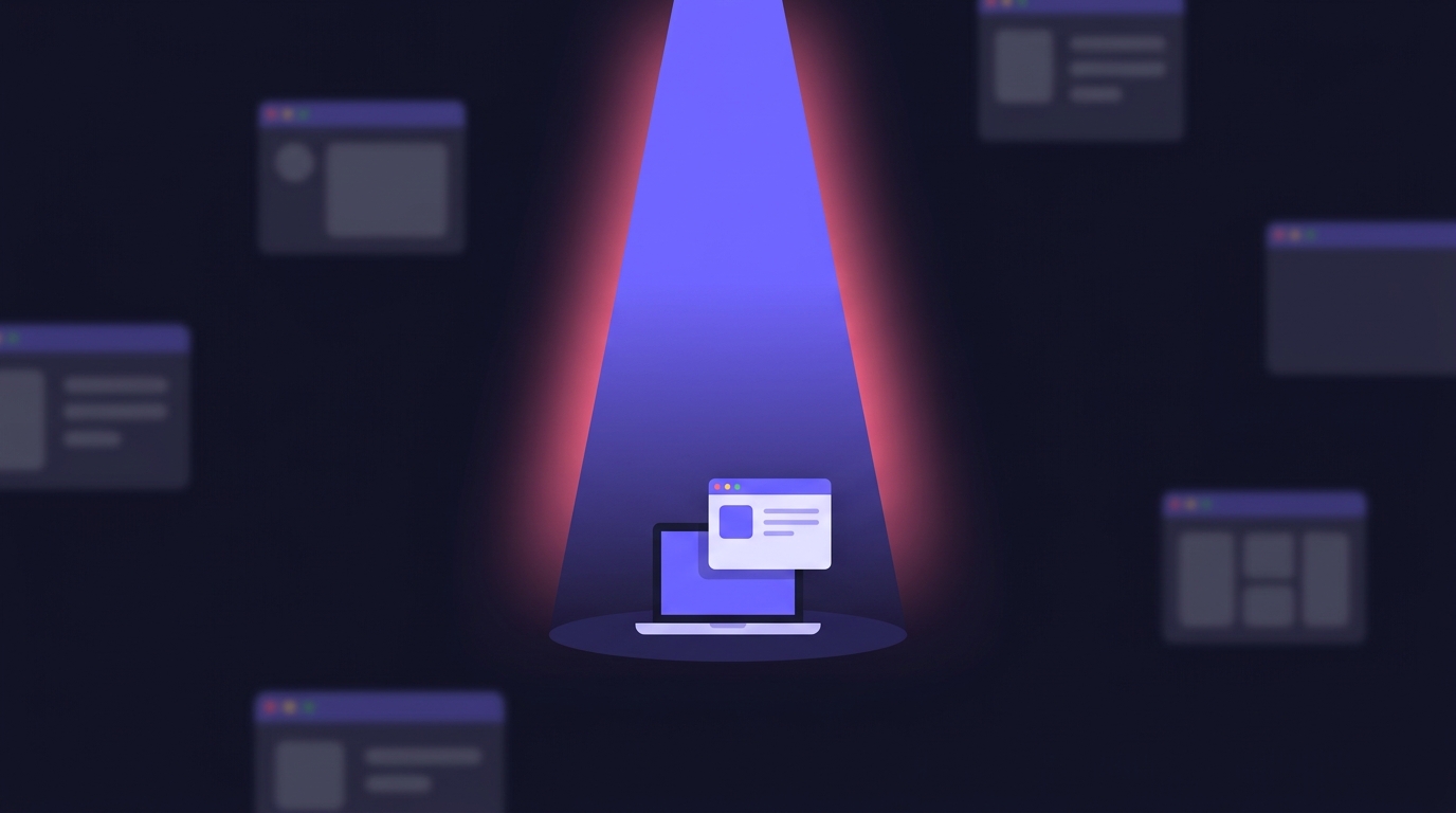 複数のぼやけたアプリウィンドウの中で、1つのノートPCとUIカードだけに紫色のスポットライトが当たっている概念図。1つの役割に絞ることの重要性を表している